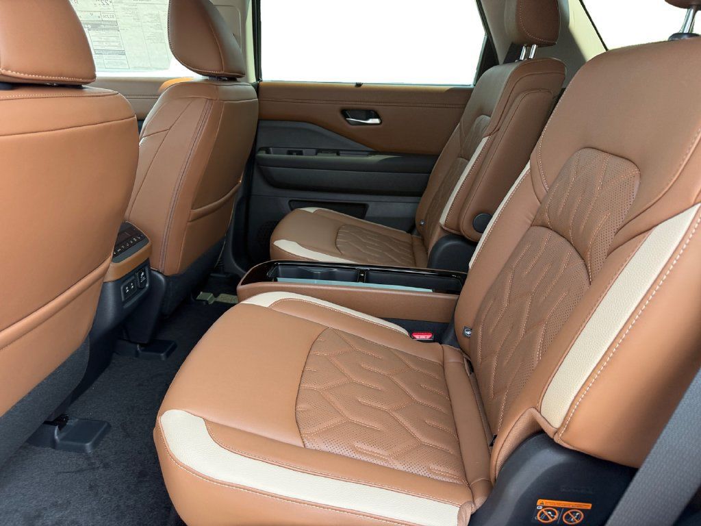 New 2026 Nissan Pathfinder Platinum AWD/4WD image 15