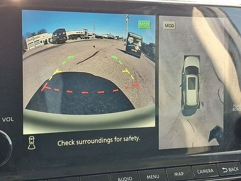 Used 2022 Nissan Pathfinder SL w/ SL Black Package image 18