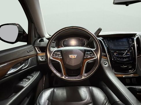 Used 2018 Cadillac Escalade Luxury image 13