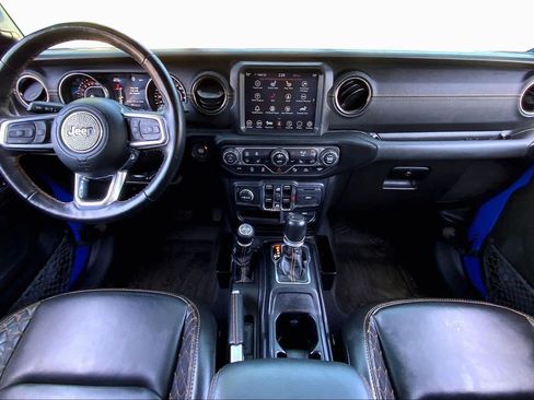 Used 2022 Jeep Wrangler Unlimited Sahara AWD/4WD image 14