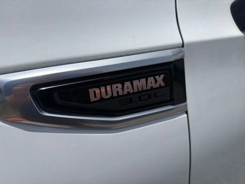 Used 2023 GMC Yukon XL Denali AWD/4WD image 5