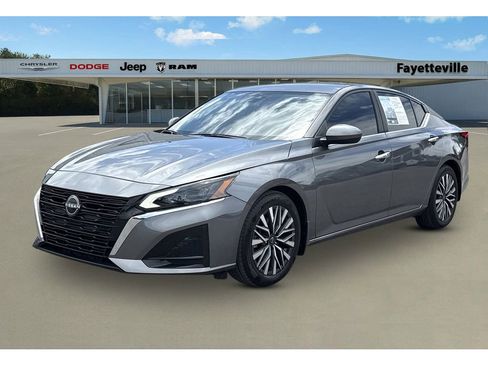 Used 2023 Nissan Altima 2.5 SV FWD image 7