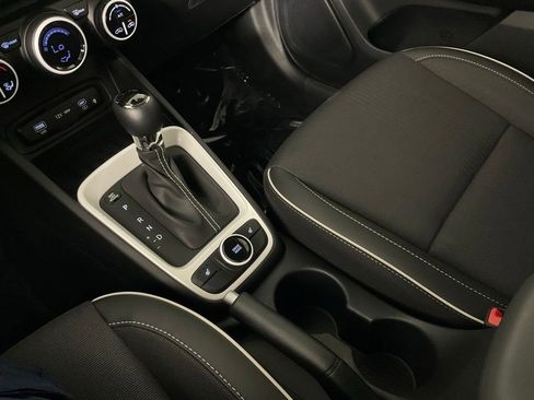 Used 2025 Hyundai Venue Limited FWD image 18