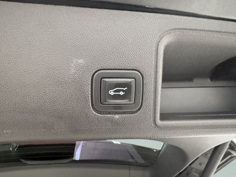 Used 2020 GMC Terrain SLT w/ Preferred Package AWD/4WD image 9