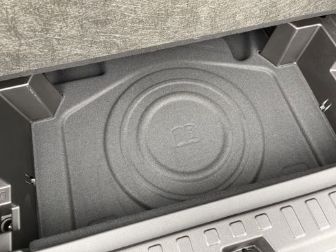 Used 2023 Chevrolet Equinox LT image 40