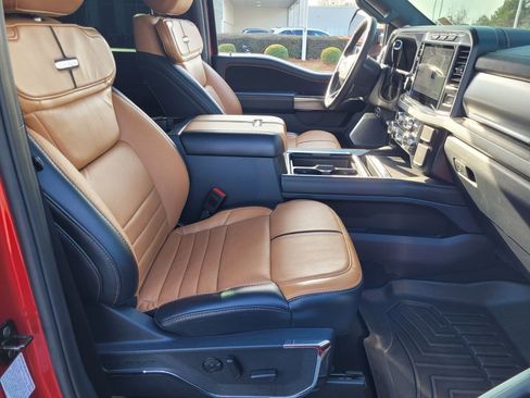 Used 2024 Ford F250 Platinum image 16