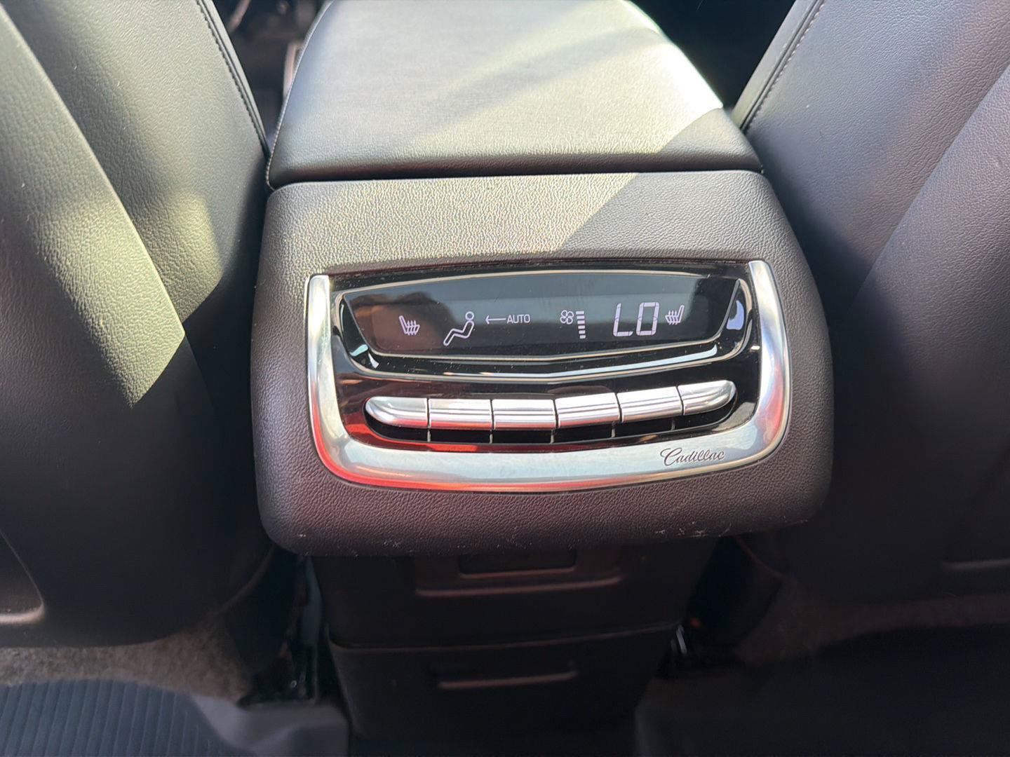 Used 2022 Cadillac XT6 Sport w/ LPO, Onyx Lite Package AWD/4WD image 12