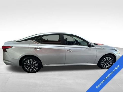 Used 2024 Nissan Altima 2.5 SV FWD image 4