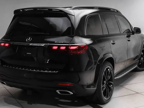 Used 2025 Mercedes-Benz GLS 450 4MATIC image 3