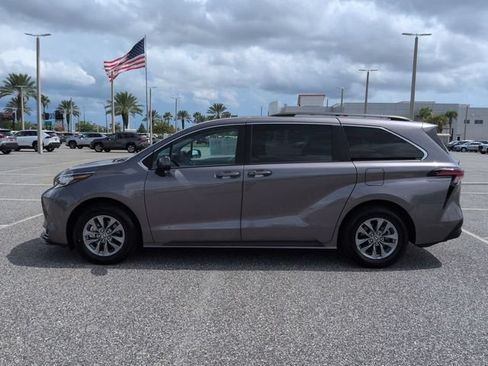 Certified 2022 Toyota Sienna LE AWD/4WD image 7