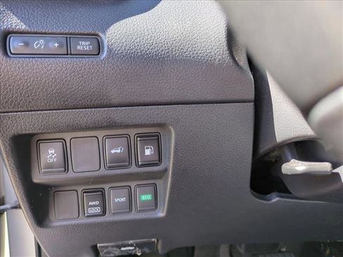 Used 2018 Nissan Rogue SV image 10