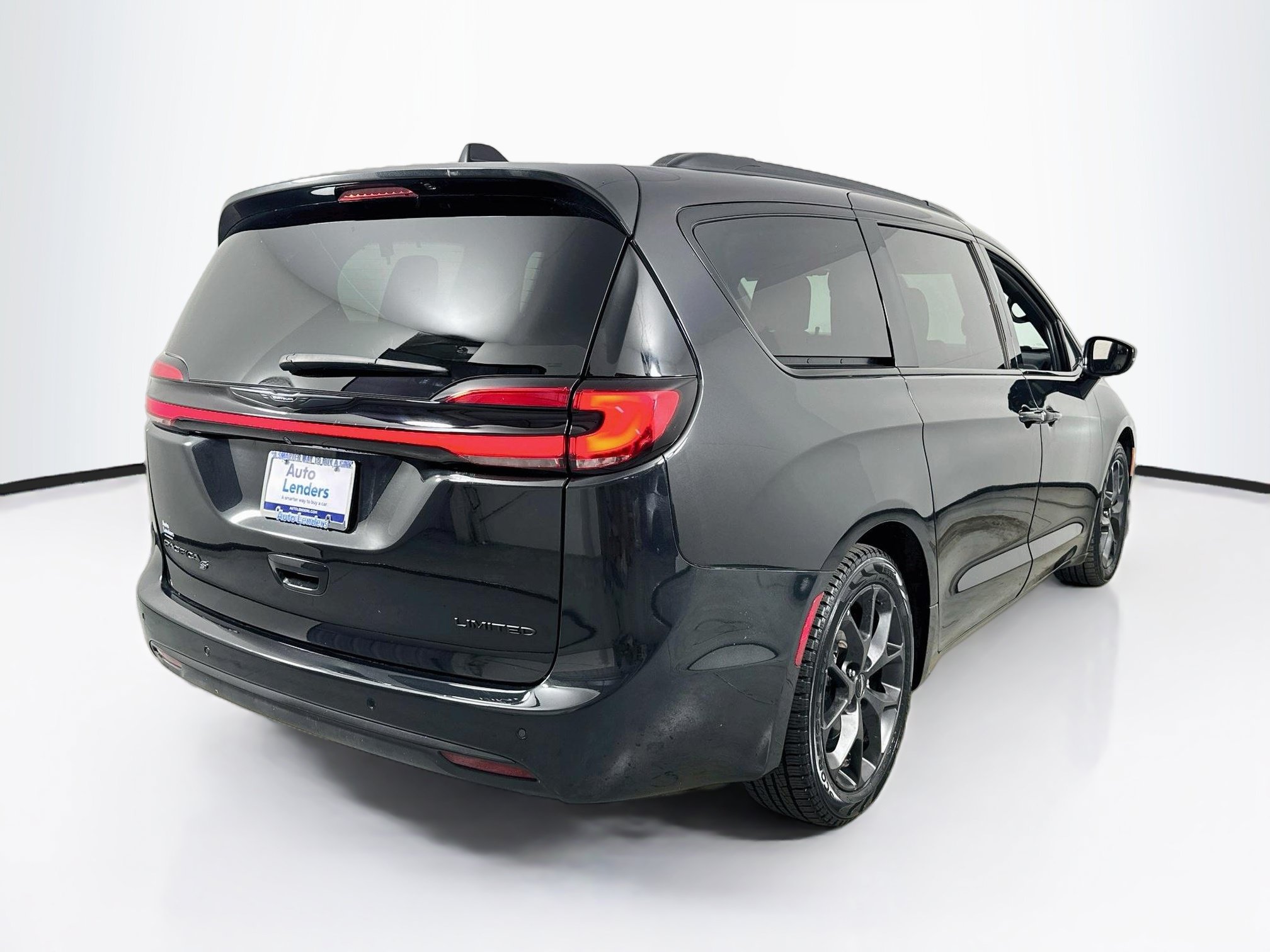 Used 2023 Chrysler Pacifica Limited w/ S Appearance Package FWD image 5