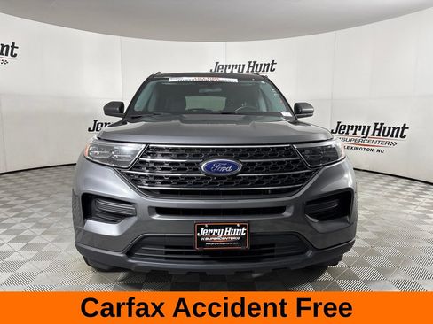 Used 2024 Ford Explorer XLT RWD image 3