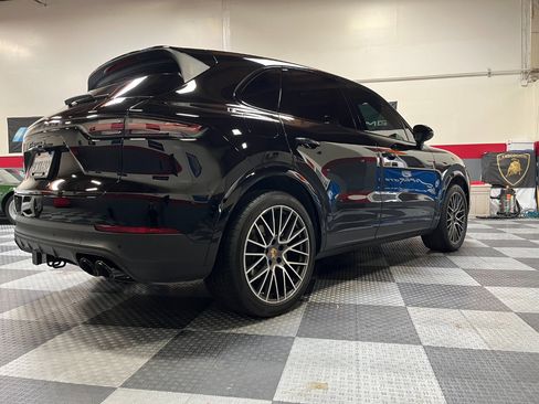Used 2022 Porsche Cayenne S Platinum image 2