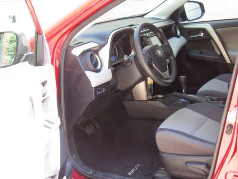 Used 2015 Toyota RAV4 XLE FWD image 9