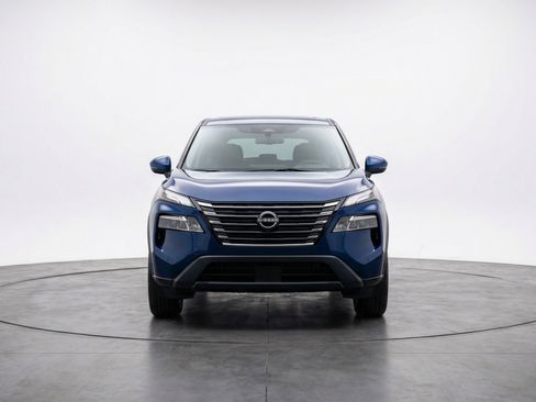 Used 2025 Nissan Rogue SV FWD image 2
