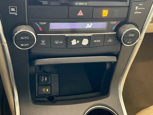 Used 2016 Toyota Camry XLE w/ Moonroof Package FWD image 19