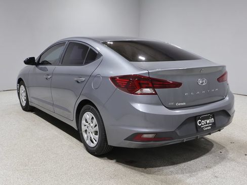 Used 2019 Hyundai Elantra SE FWD image 4