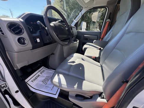 Used 2017 Ford E-350 and Econoline 350 Super Duty image 14