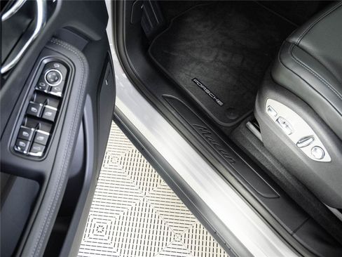 New 2026 Porsche Macan Turbo AWD/4WD image 8