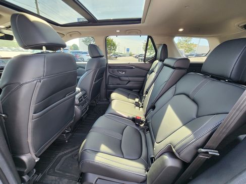 Certified 2025 Honda Pilot Touring image 16