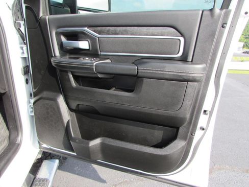 Used 2024 RAM 3500 Big Horn AWD/4WD image 16