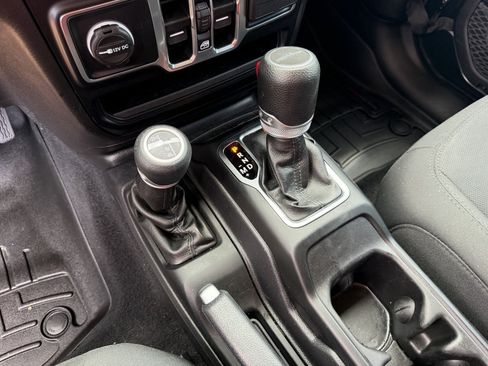 Used 2022 Jeep Gladiator Sport AWD/4WD image 45