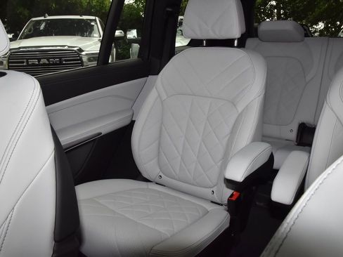 Used 2025 BMW X7 xDrive40i w/ Premium Package AWD/4WD image 20