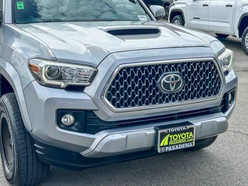 Used 2018 Toyota Tacoma TRD Sport w/ Technology Package RWD image 5