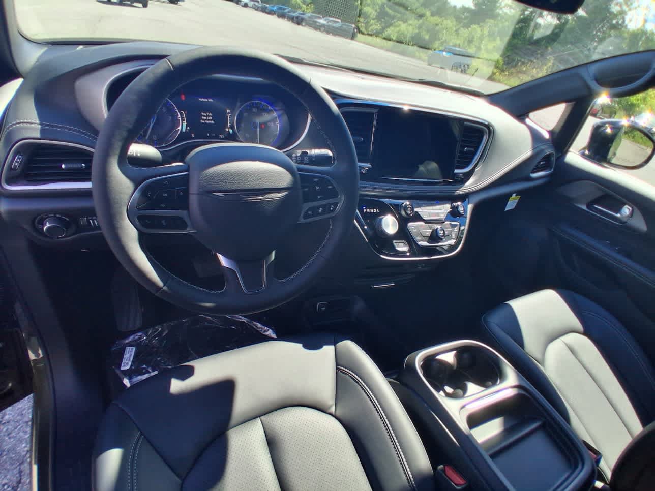 New 2027 Chrysler Pacifica Select AWD/4WD image 11