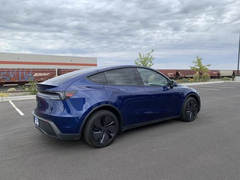 Used 2026 Tesla Model Y 2WD image 7