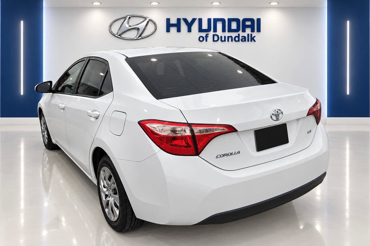 Used 2018 Toyota Corolla LE FWD image 2