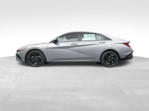 Certified 2026 Hyundai Elantra Sport FWD image 33
