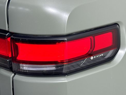 Used 2022 Rivian R1T Launch Edition image 31