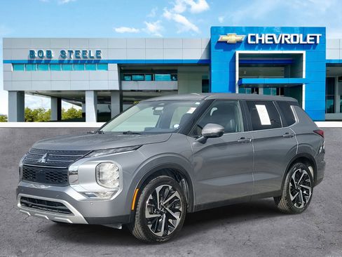 Used 2024 Mitsubishi Outlander SE image 3