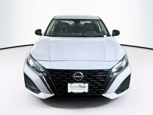 Used 2023 Nissan Altima 2.5 SR FWD image 2