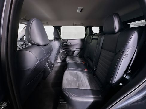 Used 2024 Mitsubishi Outlander SE image 29