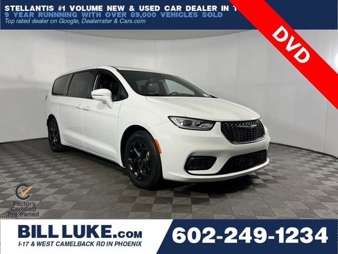 Certified 2022 Chrysler Pacifica Limited w/ Uconnect Theater Family Group image 1