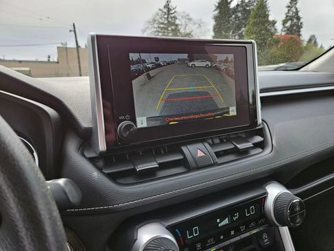 Used 2025 Toyota RAV4 XLE AWD/4WD image 35