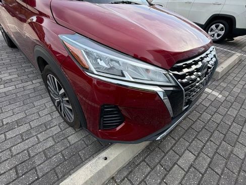 Used 2023 Nissan Kicks SV FWD image 3