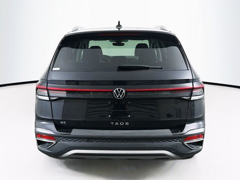 Used 2025 Volkswagen Taos SE FWD image 7