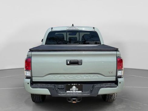 Used 2022 Toyota Tacoma TRD Off-Road w/ TRD Premium Off Road Package AWD/4WD image 5