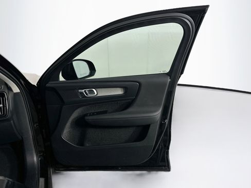 Used 2026 Volvo XC40 B5 Plus AWD/4WD image 33