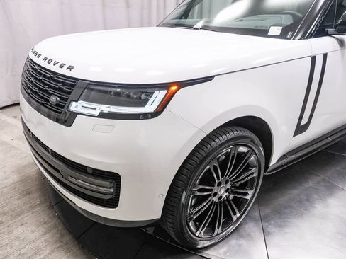 Used 2024 Land Rover Range Rover SE image 12