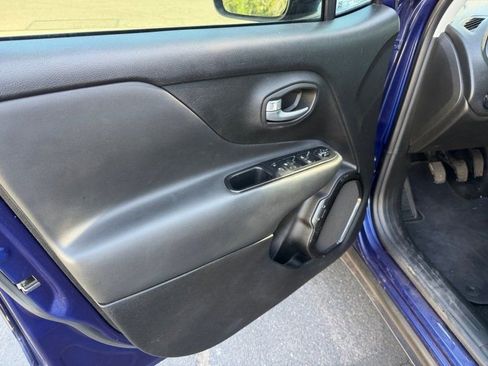 Used 2018 Jeep Renegade Altitude w/ Safety & Security Group image 11