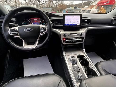 Used 2022 Ford Explorer XLT w/ Equipment Group 202A image 14