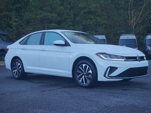 Used 2025 Volkswagen Jetta S image 11