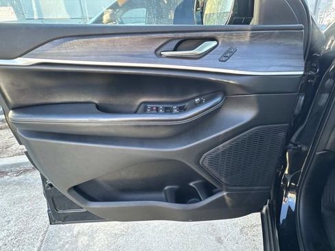 Used 2023 Jeep Grand Cherokee L Limited w/ Luxury Tech Group II image 14