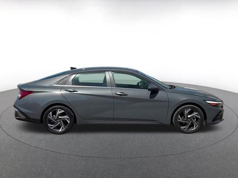 Used 2025 Hyundai Elantra Limited image 15
