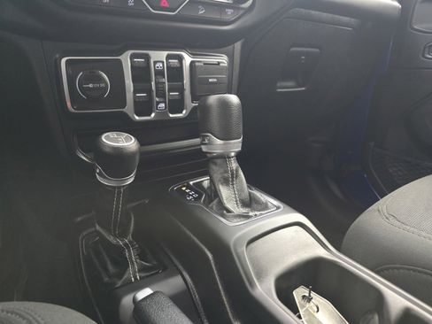 Used 2019 Jeep Wrangler Unlimited Sahara w/ Uconnect 4C Nav & Sound Group AWD/4WD image 31